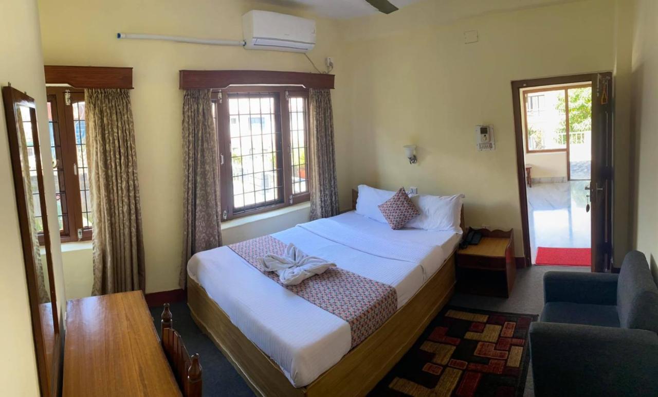 Hotel Blue Magnet Pokhara Exterior foto